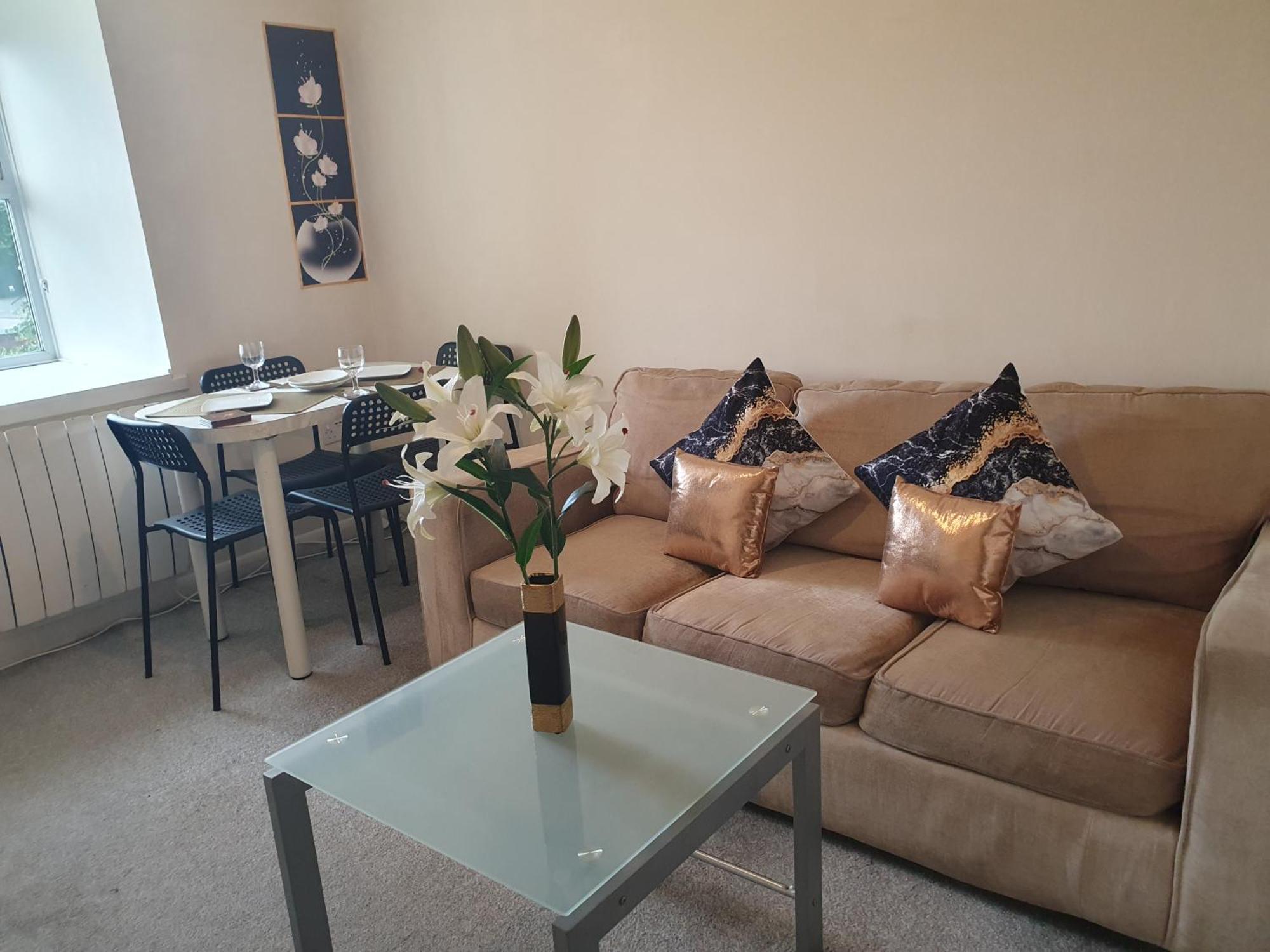 Lovely 1Bedrood Apartment جيلدفورد المظهر الخارجي الصورة