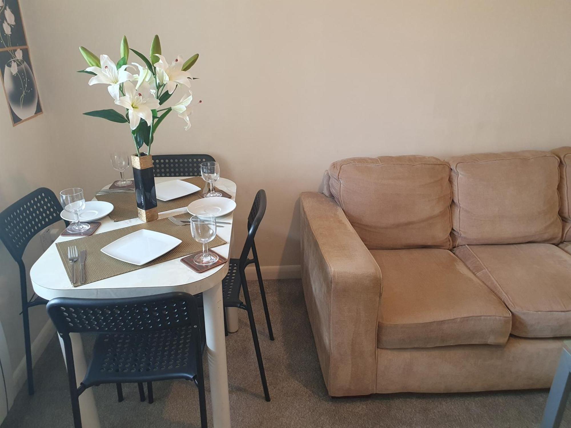 Lovely 1Bedrood Apartment جيلدفورد المظهر الخارجي الصورة